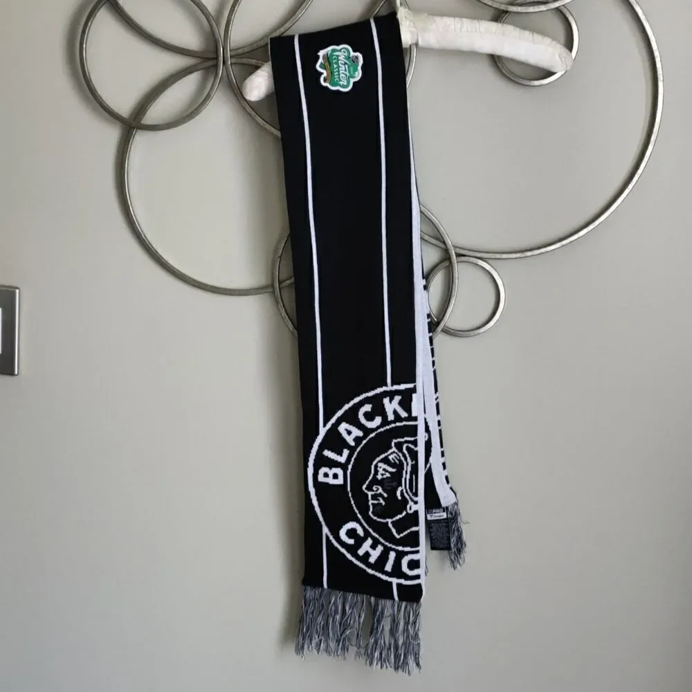 NWT Winter Classic at Notre Dame Chicago Blackhawks scarf